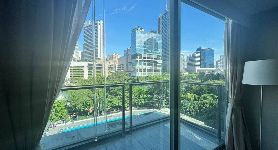 For rent 3 bedrooms condo in Pathum Wan, Bangkok