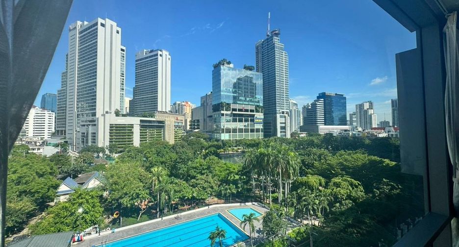 For rent 3 bedrooms condo in Pathum Wan, Bangkok