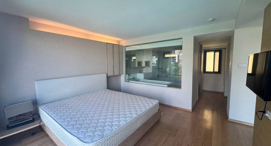 For rent 3 bedrooms condo in Pathum Wan, Bangkok