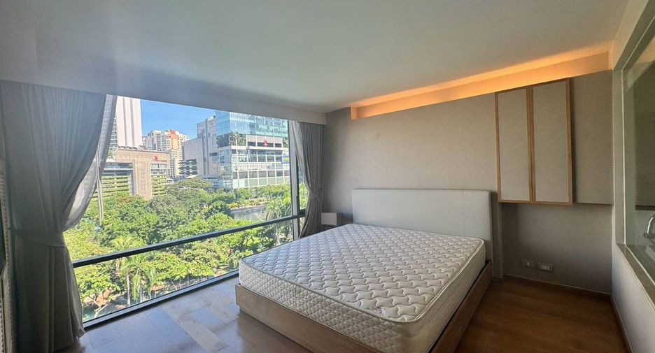 For rent 3 bedrooms condo in Pathum Wan, Bangkok