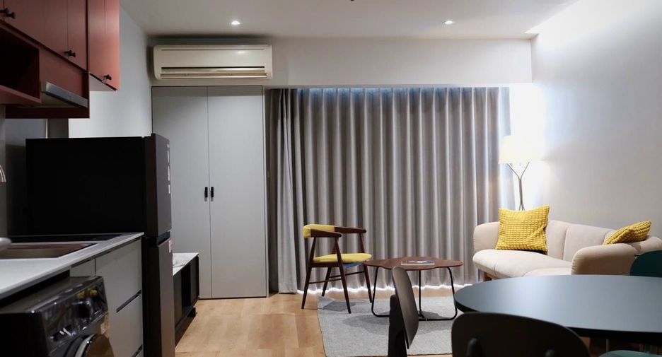 For rent 2 bedrooms condo in Watthana, Bangkok