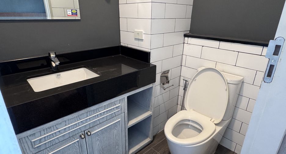 Reihenhaus zur Miete mit 4 Zimmer in Mueang Samut Prakan, Samut Prakan