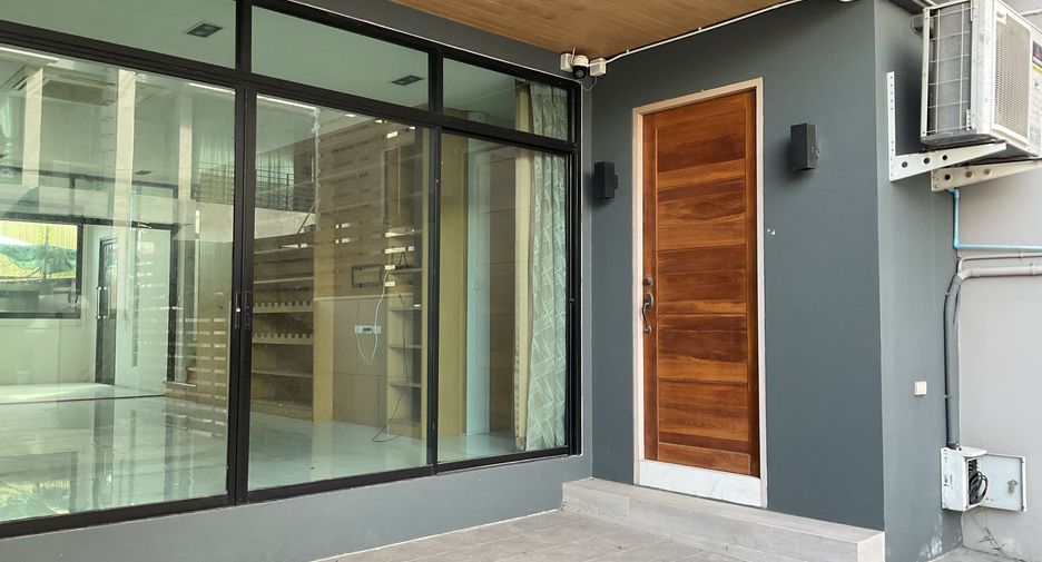 Reihenhaus zur Miete mit 4 Zimmer in Mueang Samut Prakan, Samut Prakan