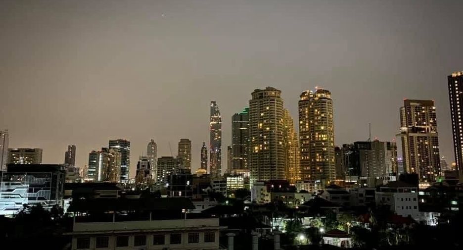 For rent 2 bedrooms condo in Sathon, Bangkok