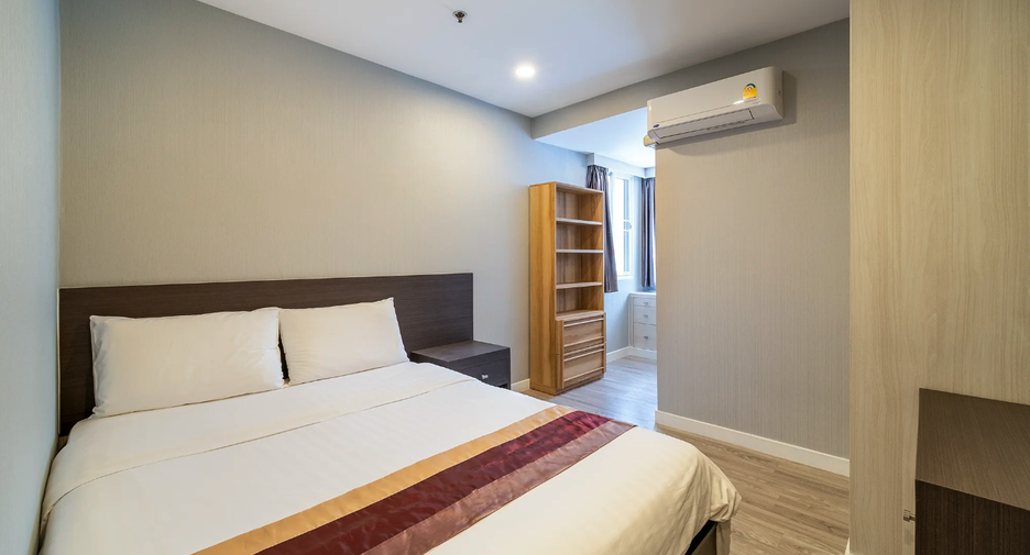 For rent 3 bedrooms condo in Watthana, Bangkok