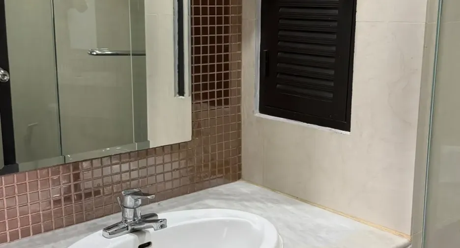 For sale 2 bedrooms condo in Khlong Toei, Bangkok