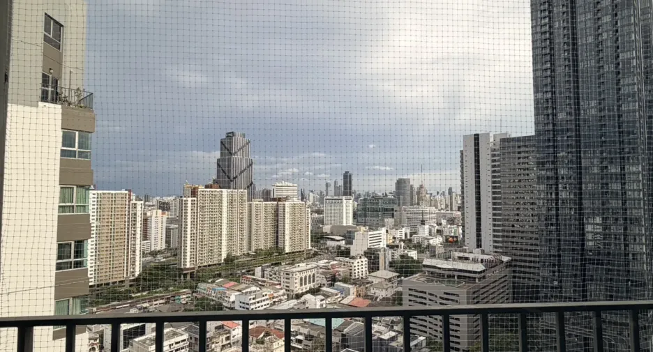 À louer 2 chambres condo à Huai Khwang, Bangkok