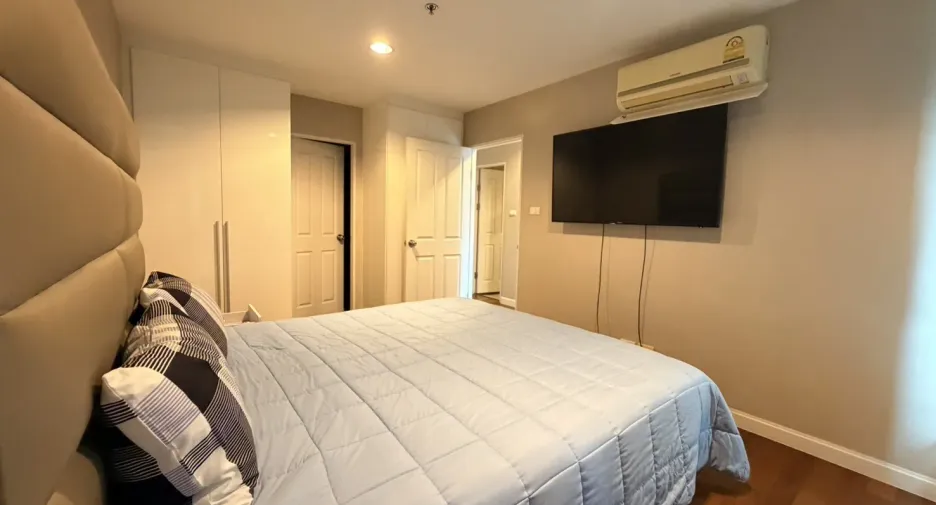 À louer 2 chambres condo à Huai Khwang, Bangkok