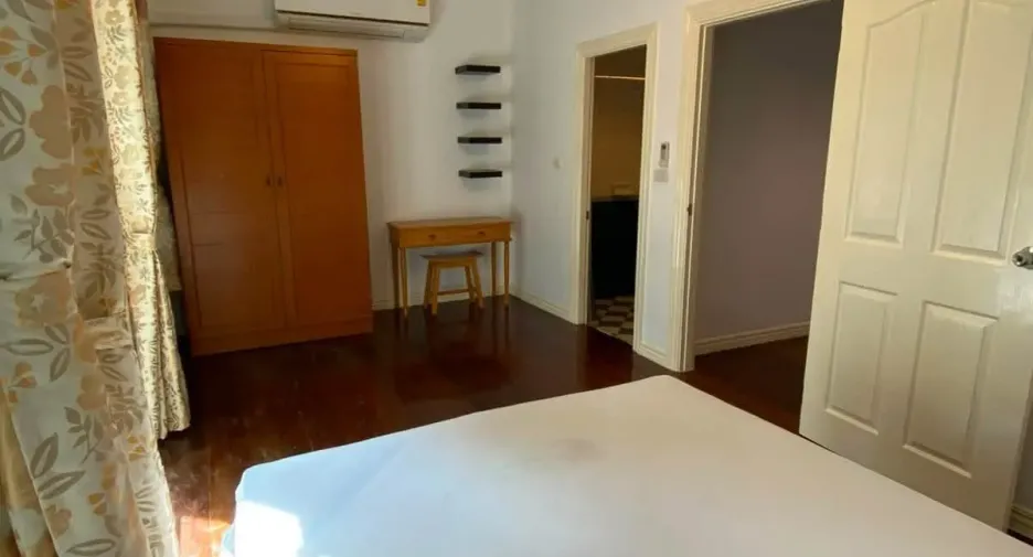 Reihenhaus zur Miete und zum Kauf mit 4 Zimmer in Mueang Samut Prakan, Samut Prakan