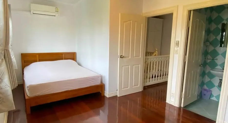 Reihenhaus zur Miete und zum Kauf mit 4 Zimmer in Mueang Samut Prakan, Samut Prakan