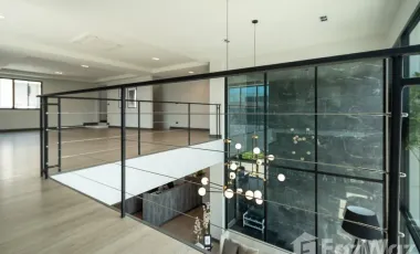For sale 5 bedrooms townhouse in Bang Kapi, Bangkok