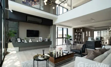 For sale 5 bedrooms townhouse in Bang Kapi, Bangkok