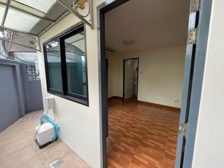 For rent 5 bedrooms house in Huai Khwang, Bangkok