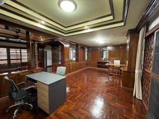 For rent 5 bedrooms house in Huai Khwang, Bangkok