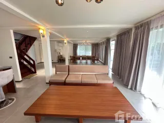 For rent 8 bedrooms house in Yan Nawa, Bangkok