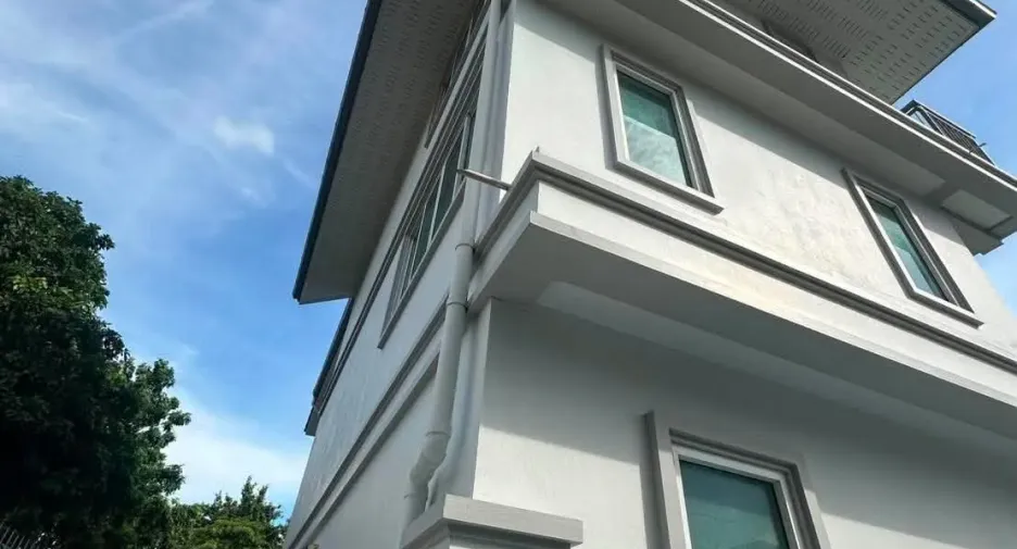 For rent 8 bedrooms house in Yan Nawa, Bangkok