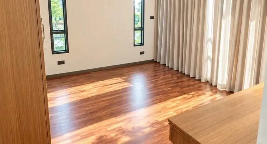 For rent 8 bedrooms house in Yan Nawa, Bangkok