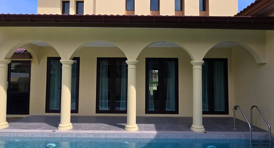 For rent 3 bedrooms villa in Huay Yai, Pattaya