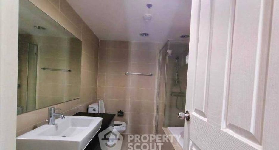 For sale 3 bedrooms condo in Huai Khwang, Bangkok