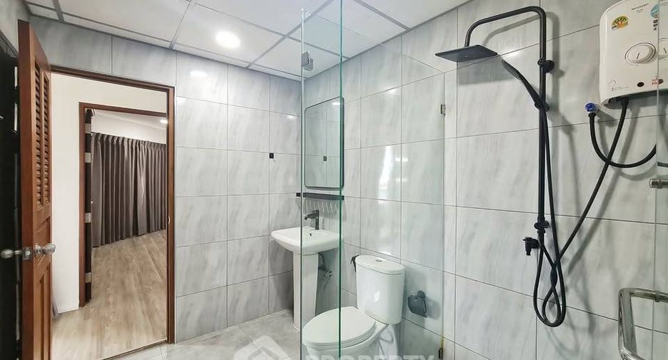 Аренда и продажа 3 спальни кондо в Банг Пхлат, Бангкок