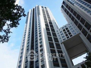 For sale 2 bedrooms condo in Huai Khwang, Bangkok