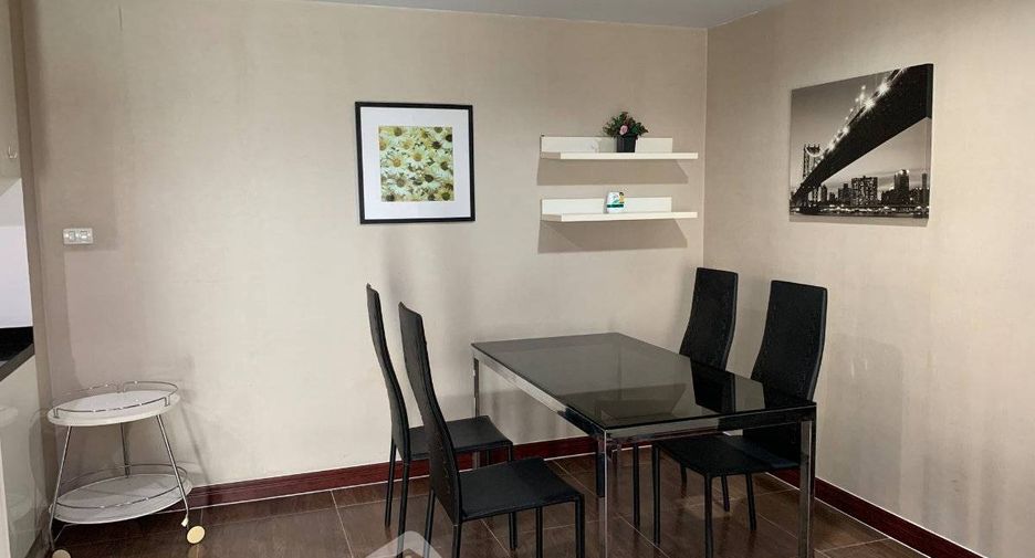 For rent 2 bedrooms condo in Huai Khwang, Bangkok