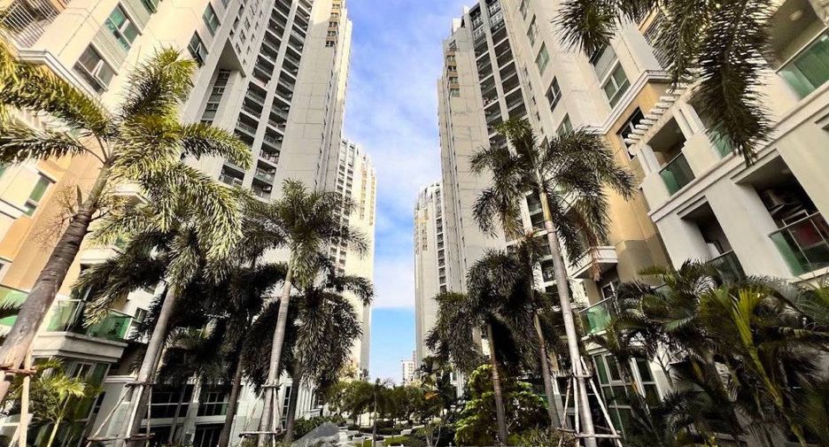 For rent 2 bedrooms condo in Huai Khwang, Bangkok