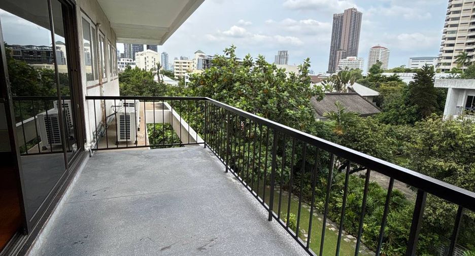 Apartment zur Miete mit 3 Zimmer in Khlong Toei, Bangkok