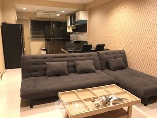 Wohnung zur Miete mit 2 Zimmer in Huai Khwang, Bangkok