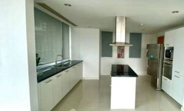 For rent 3 bedrooms condo in Khlong Toei, Bangkok