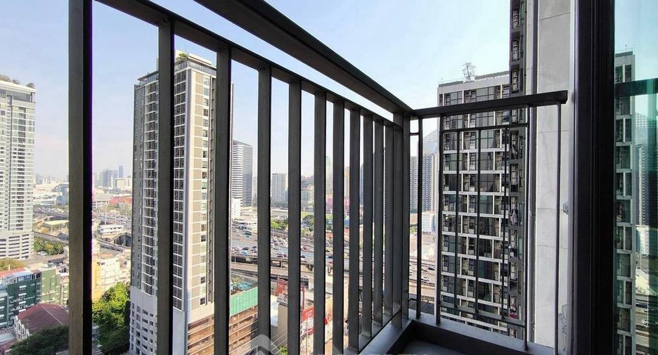 Condo en alquiler de 2 habitaciones en Huai Khwang, Bangkok