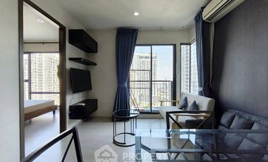 Condo en alquiler de 2 habitaciones en Huai Khwang, Bangkok