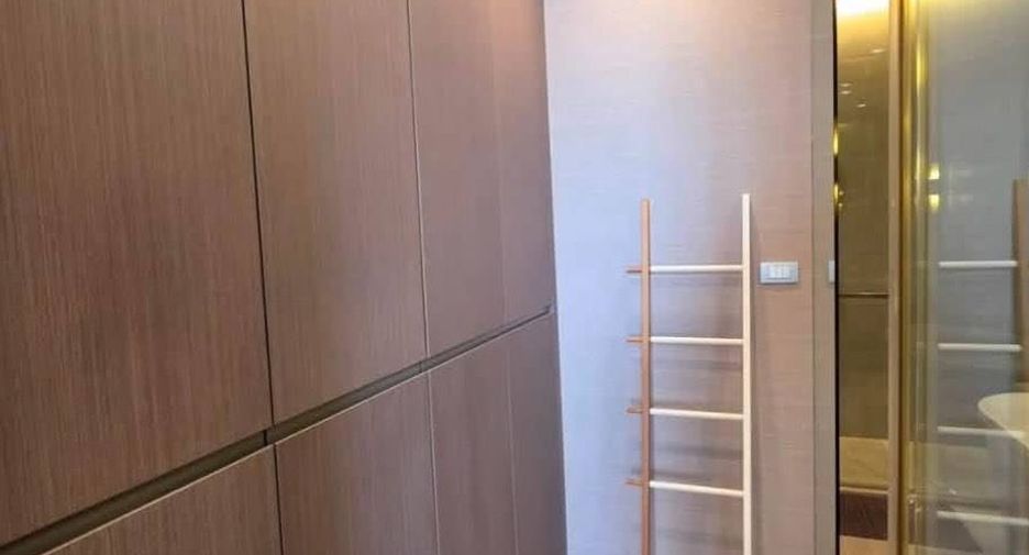 Condo en alquiler de 3 habitaciones en Sathon, Bangkok