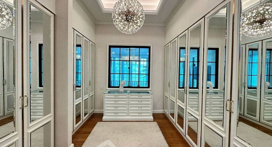For rent 5 bedrooms house in Suan Luang, Bangkok
