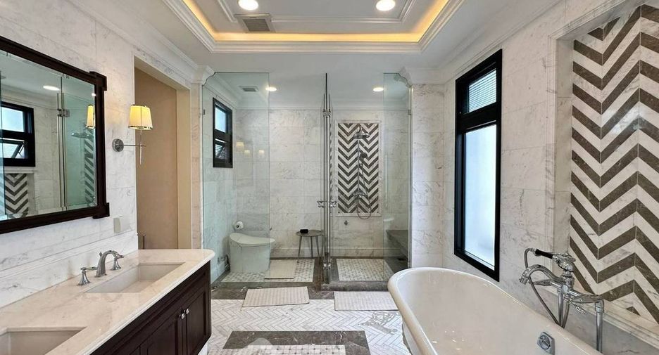 For rent 5 bedrooms house in Suan Luang, Bangkok
