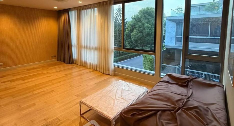 For rent 5 bedrooms house in Watthana, Bangkok