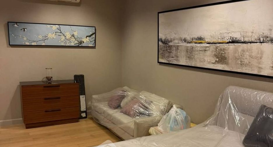 For rent 5 bedrooms house in Watthana, Bangkok