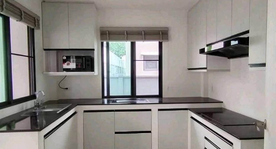 For rent 4 bedrooms house in Don Mueang, Bangkok