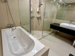 Wohnung zur Miete mit 2 Zimmer in Huai Khwang, Bangkok