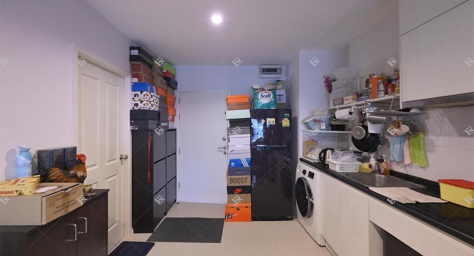 For rent 2 bedrooms condo in Huai Khwang, Bangkok