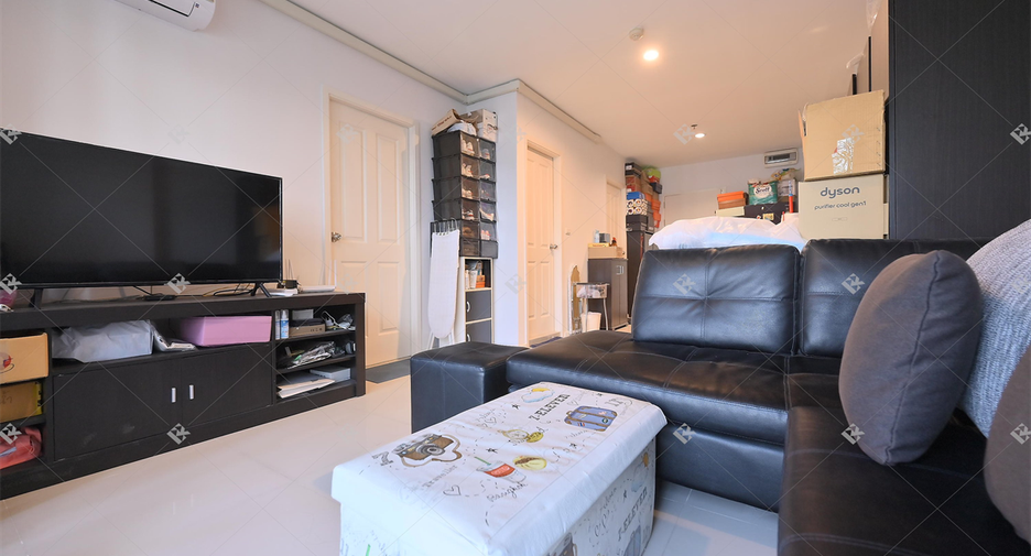 For rent 2 bedrooms condo in Huai Khwang, Bangkok
