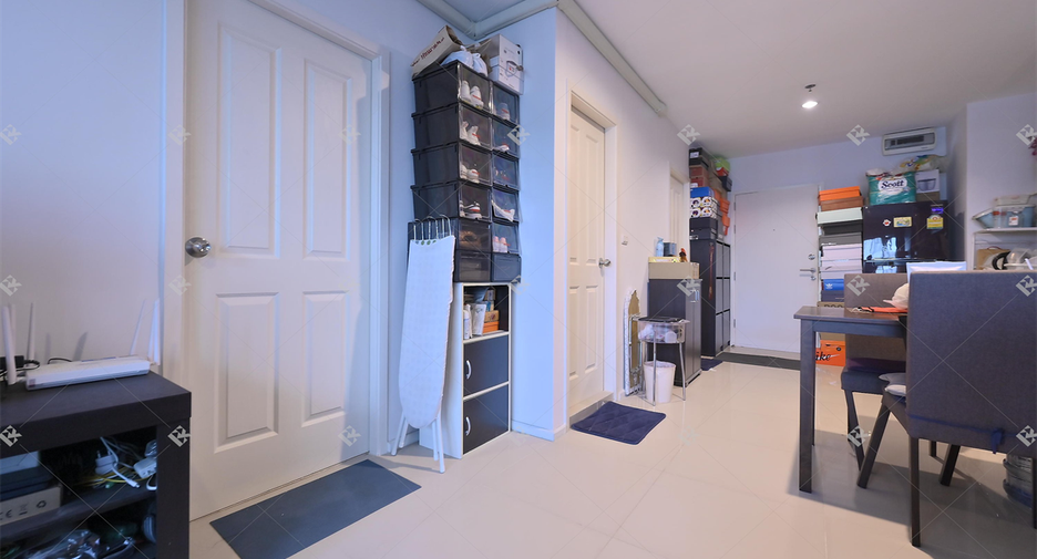 For rent 2 bedrooms condo in Huai Khwang, Bangkok