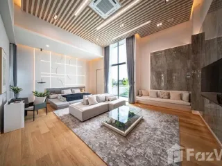 Haus zur Miete mit 4 Zimmer in Taling Chan, Bangkok