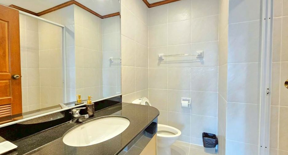 À louer 3 chambres condo à Watthana, Bangkok