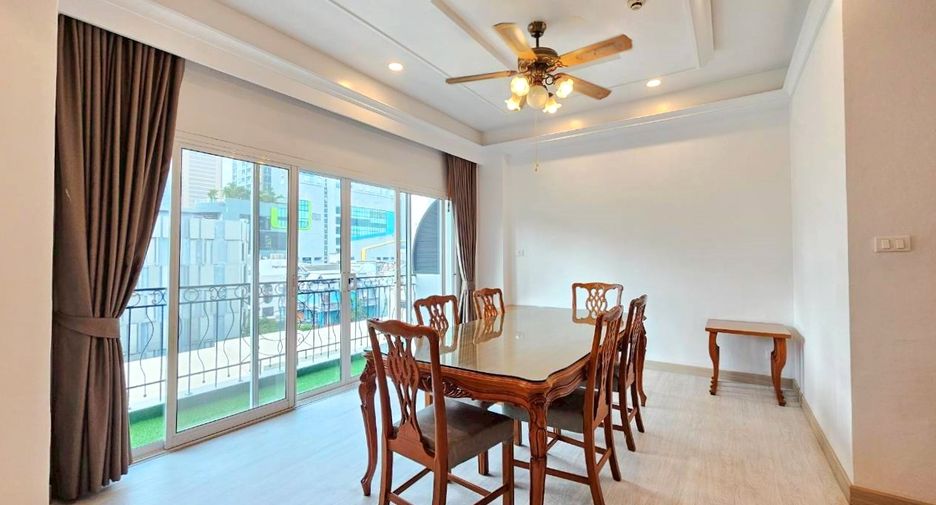 À louer 3 chambres condo à Watthana, Bangkok