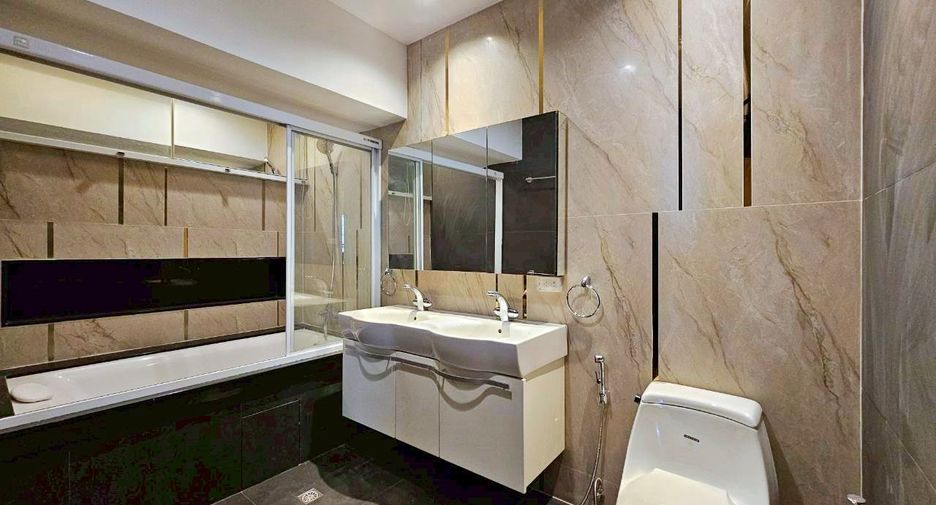 For rent 3 bedrooms condo in Watthana, Bangkok