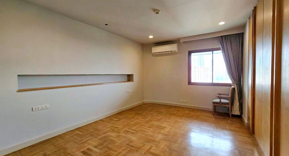 For rent 3 bedrooms condo in Watthana, Bangkok
