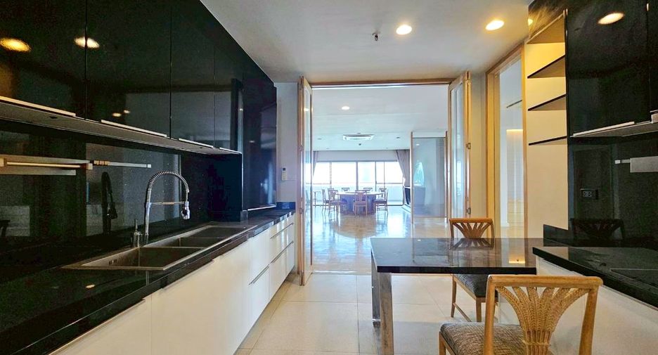For rent 3 bedrooms condo in Watthana, Bangkok