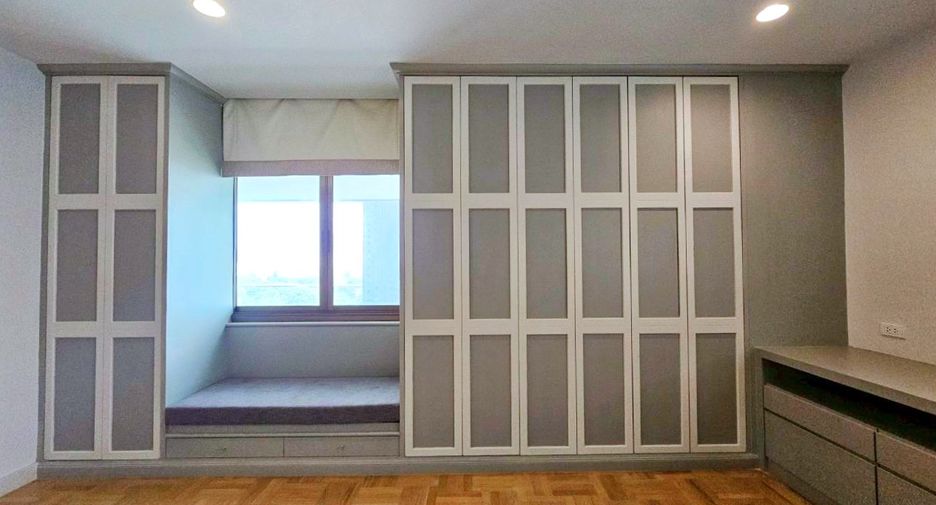 For rent 3 bedrooms condo in Watthana, Bangkok
