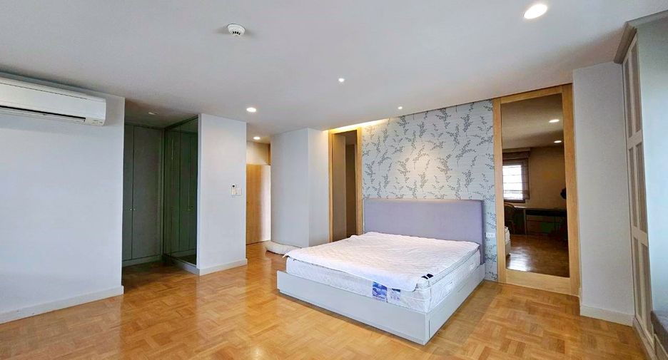 For rent 3 bedrooms condo in Watthana, Bangkok